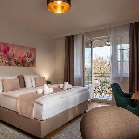 Holdvirag Hotel Sárvár Oda fotoğraf