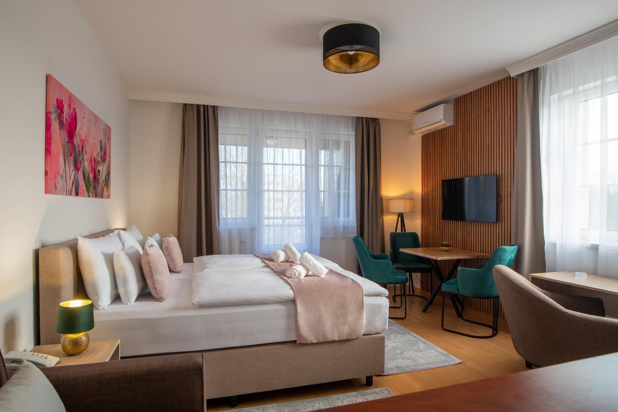 Holdvirag Hotel Sárvár Dış mekan fotoğraf