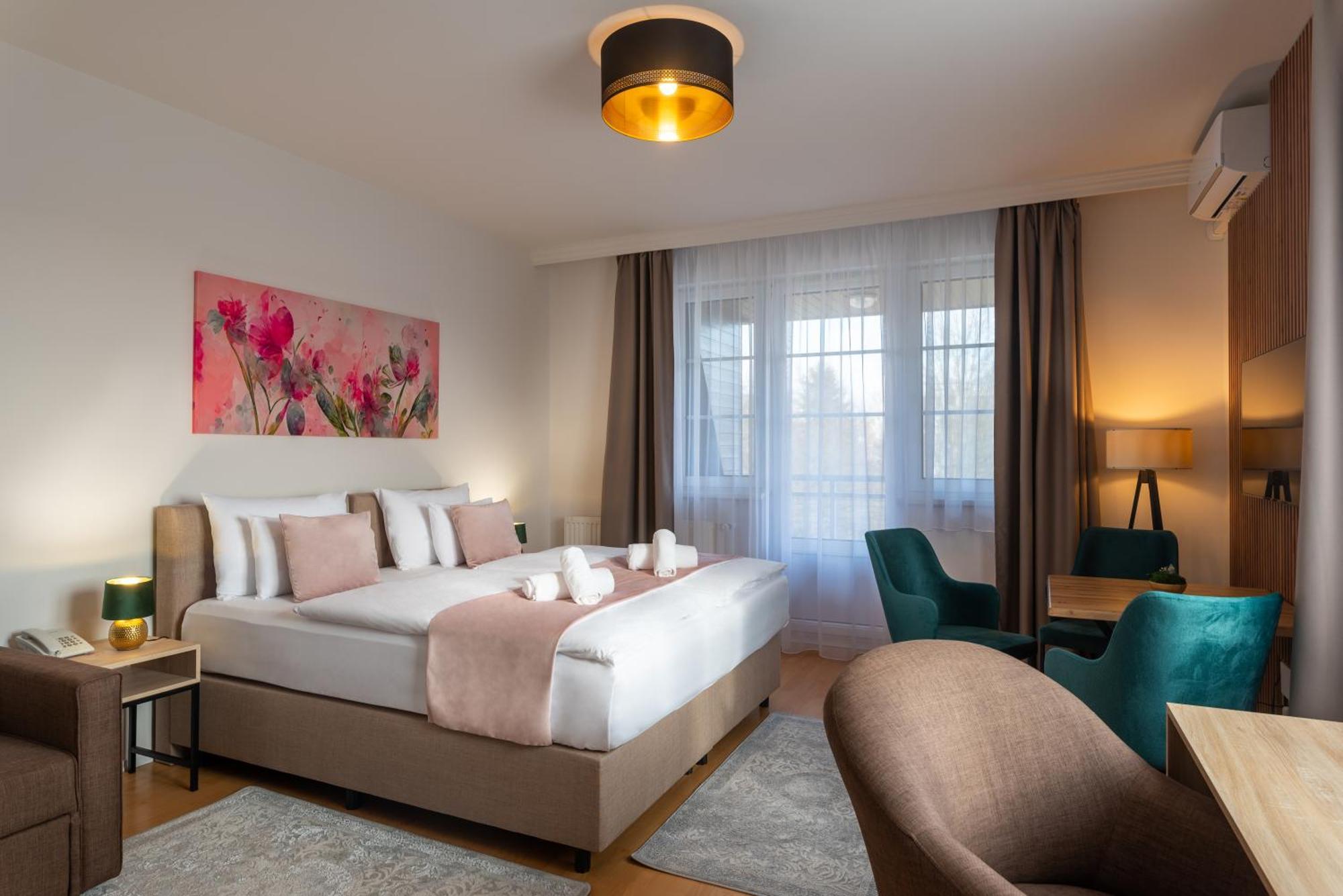 Holdvirag Hotel Sárvár Dış mekan fotoğraf