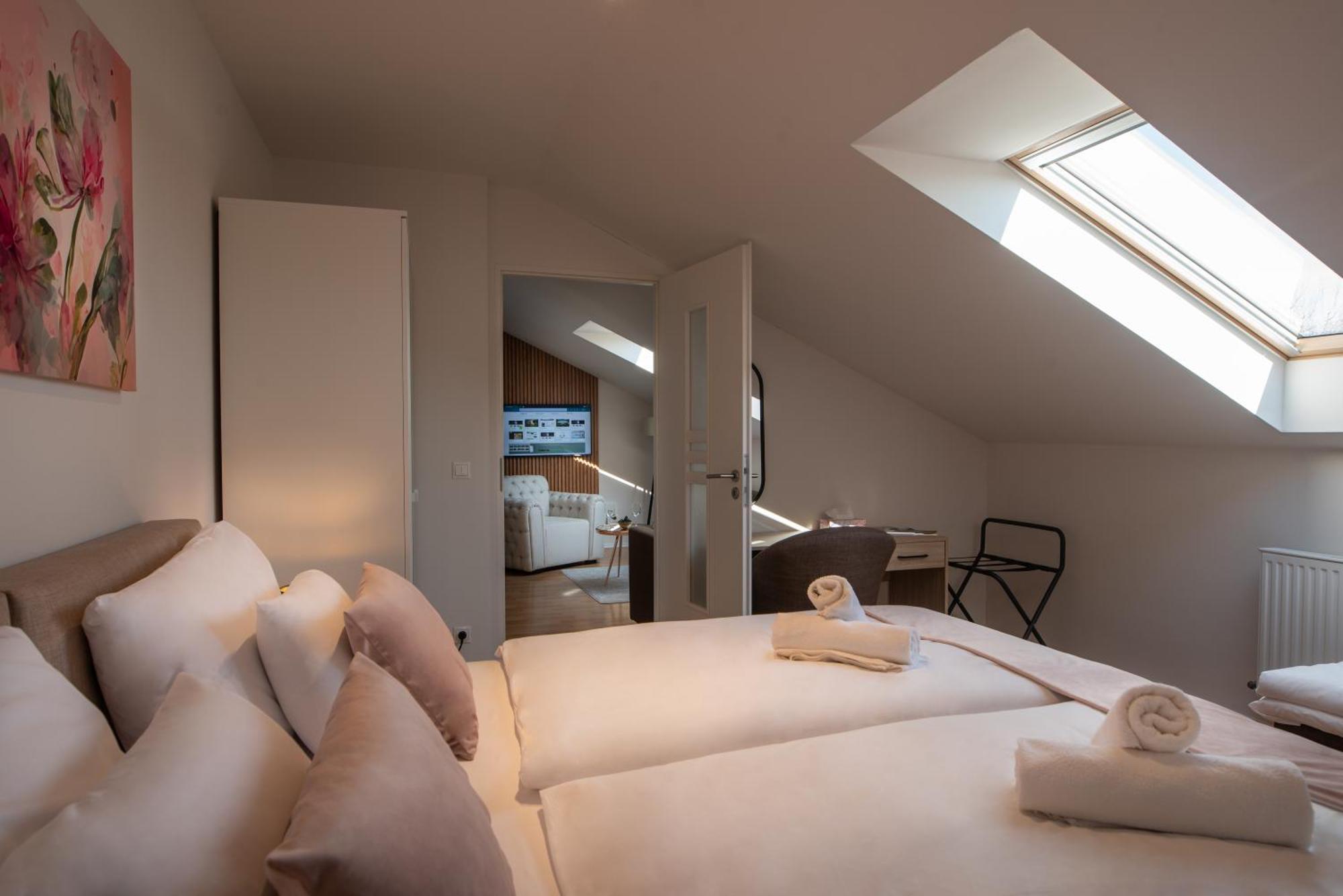 Holdvirag Hotel Sárvár Dış mekan fotoğraf