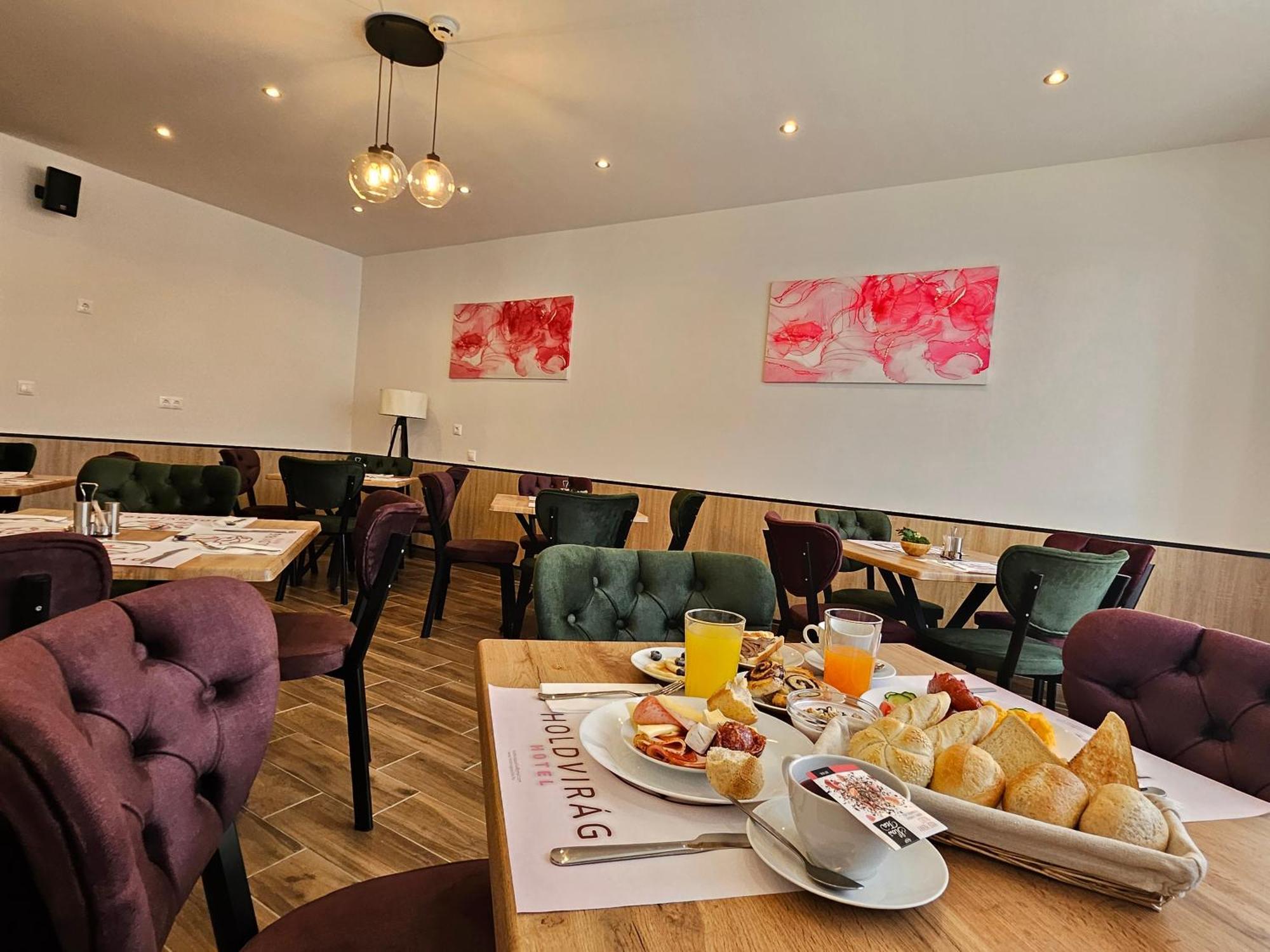 Holdvirag Hotel Sárvár Dış mekan fotoğraf