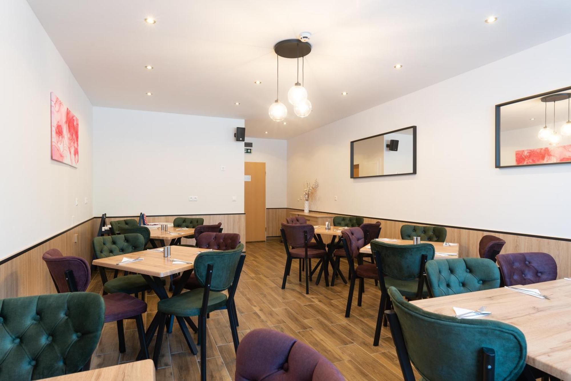 Holdvirag Hotel Sárvár Dış mekan fotoğraf